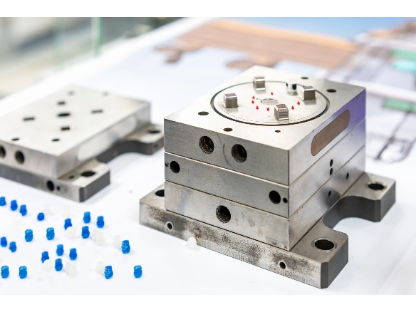 Mold for high precision plastic injection molding