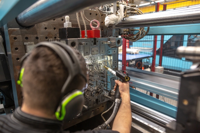 Plastic injection mold maintenance checklist