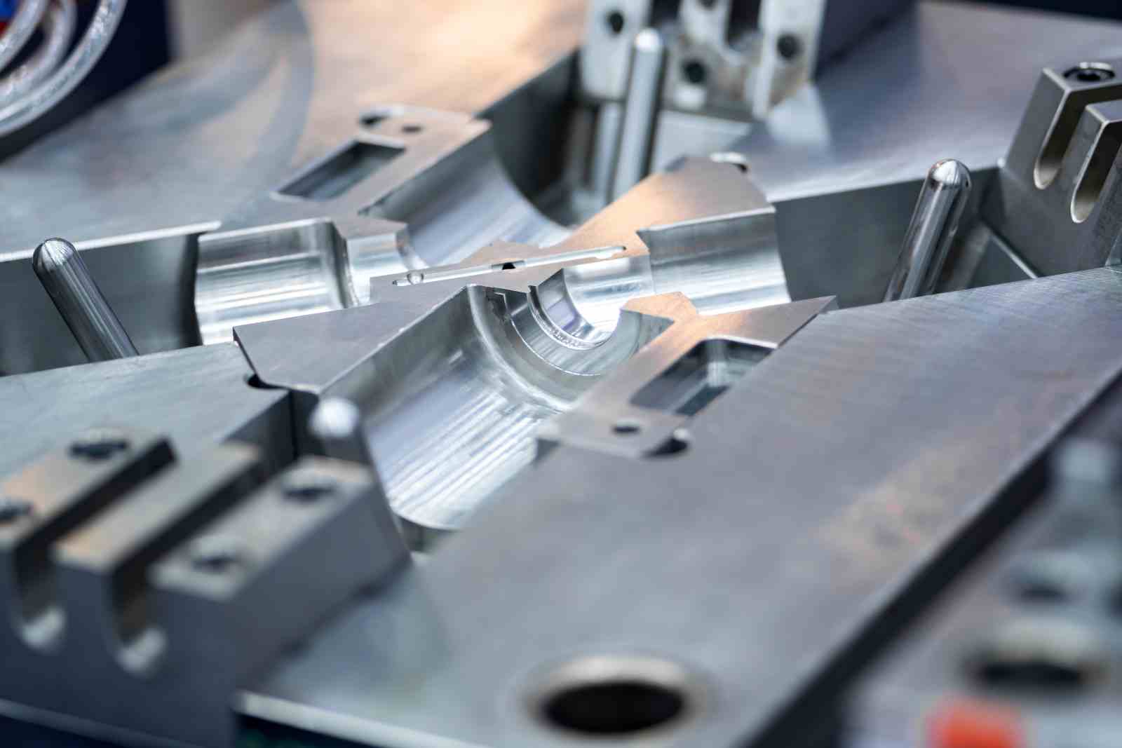 How to design and build a plastic injection mold